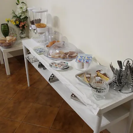 Alexander-room And Breakfast 4*