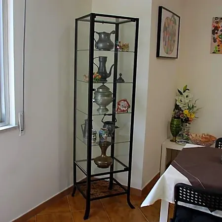 Alexander-room And Breakfast