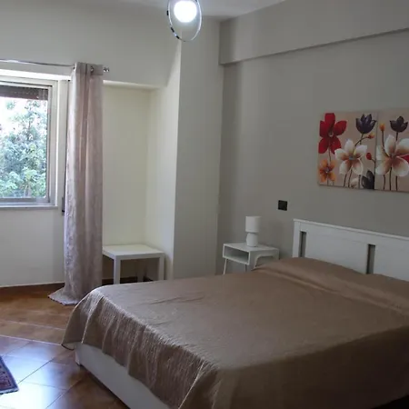 Alexander-room And Breakfast Couette-café 3*